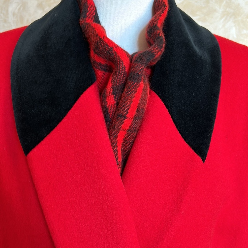 Leslie Fay Red Coat with Black Collar - Picture 3 of 14